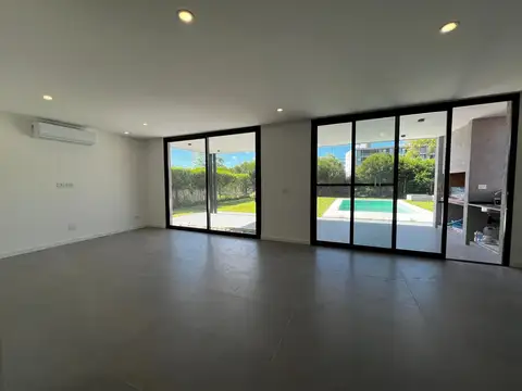 Venta Casa 5 Amb en Barrio Araucarias Puertos del Lago Escobar