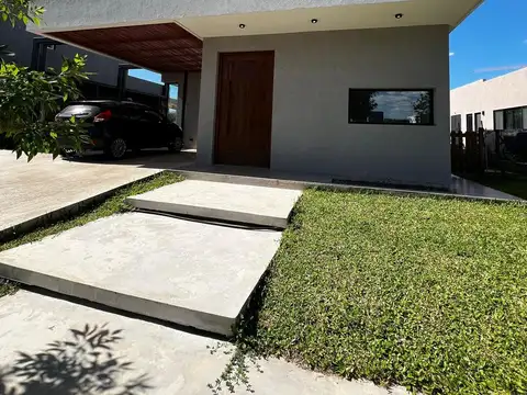 Venta Casa 5 Amb en Barrio Araucarias Puertos del Lago Escobar