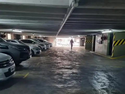 Cochera Fija Cubierta  en edificio de cocheras , ideal como