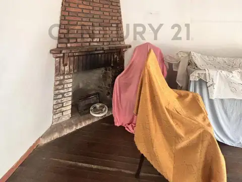 Casa 7 ambientes con 1 baño