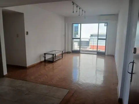 Venta. Departamento 3 ambientes. Sucre y Libertador.