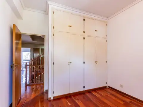 Casa 6 ambientes con 4 baños