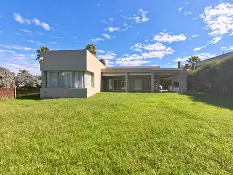 Casa en Alquiler en Funes, $ 1.900.000