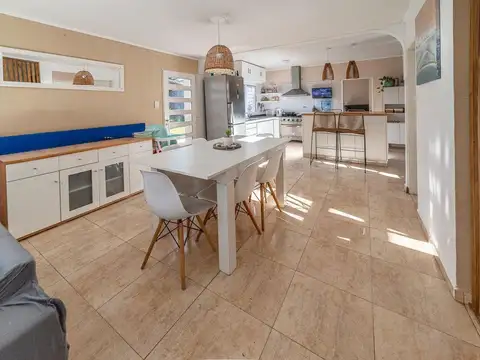 Casa 5 ambientes con 2 baños