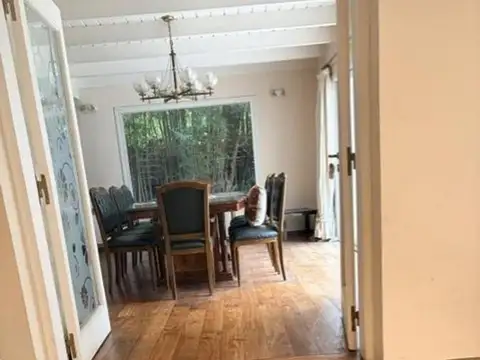 Casa 5 ambientes con 4 baños