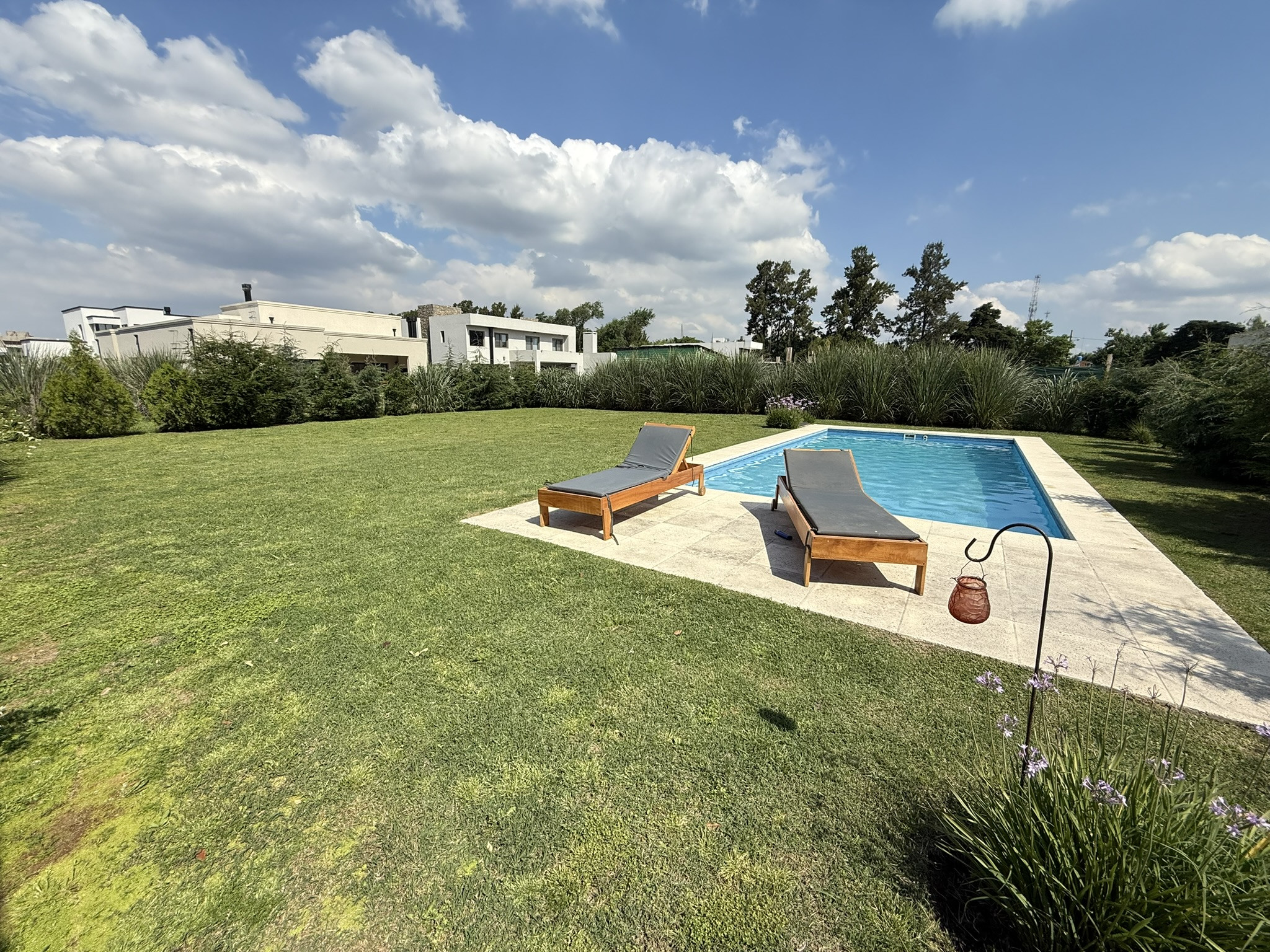 Casa en Venta con 3 cocheras