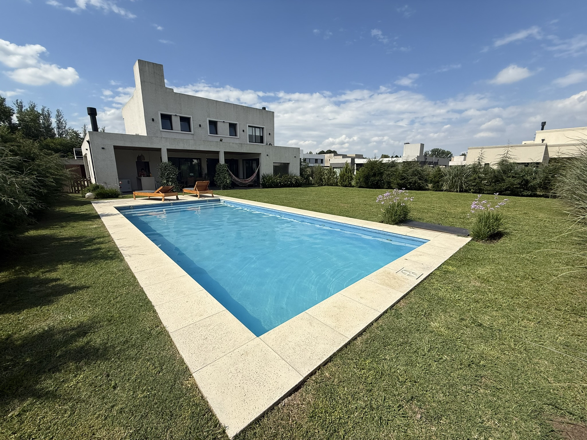Casa 5 ambientes con 3 baños