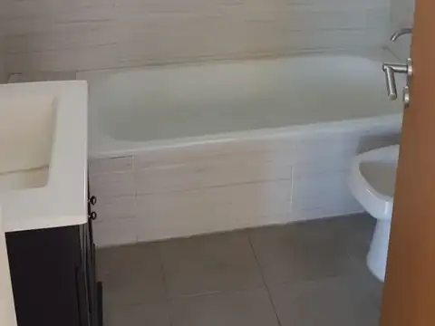 VENDO Departamento planta baja con dos dormitorios con poca antigüedad.