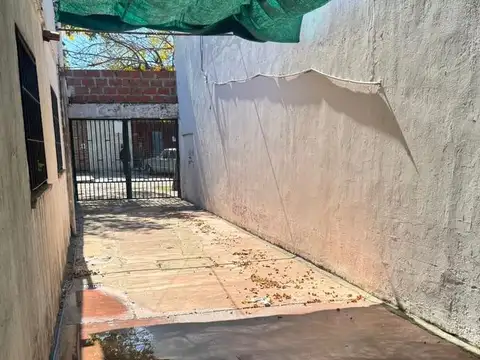 Casa 5 ambientes con 1 baño