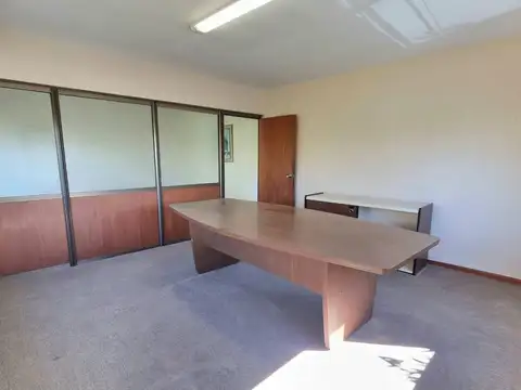 Oficina 6 ambientes con 1 baño
