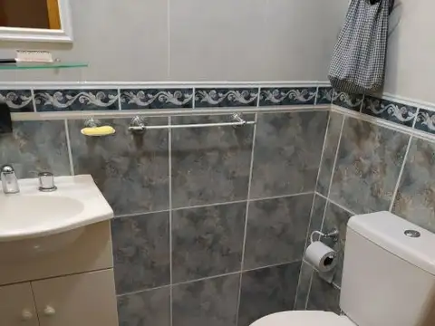 DUPLEX - 2 DORMITORIOS + COCHERA CUBIERTA + PATIO