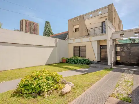 EN VENTA CASA 4 AMB CON PARQUE Y QUINCHO / 430mts