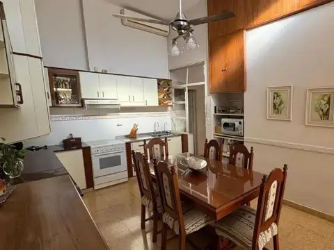 Casa en venta - 3 Dormitorios 4 Baños - Pergamino 