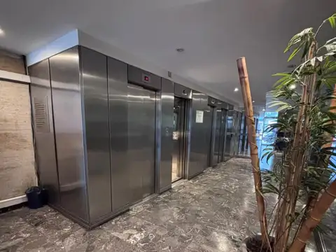 Oficina en Venta con 2 cocheras