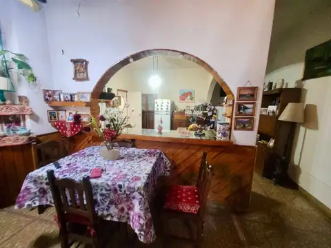 Casa 5 ambientes con 2 baños