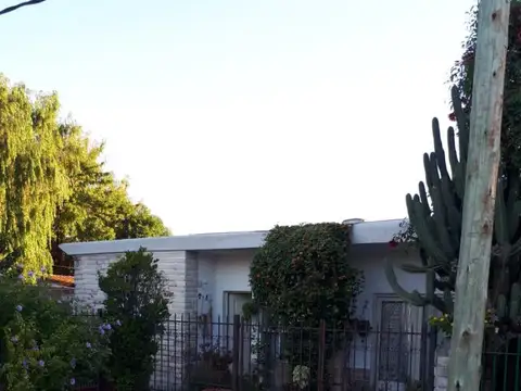 Casa a 2 cuadras de la Estacion de Glew sobre Sastre
