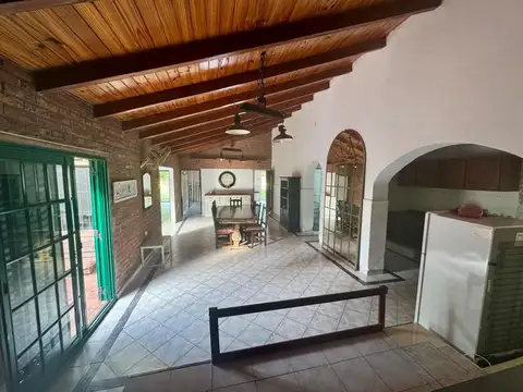 QUINTA CON GRAN TERRENO EN KM 0,5 A 100 METROS DE LA RUTA