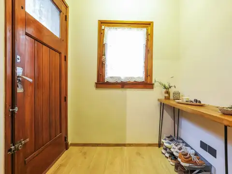 VENTA CASA 4 AMBIENTES C/ JARDIN Y COCH CARAPACHAY