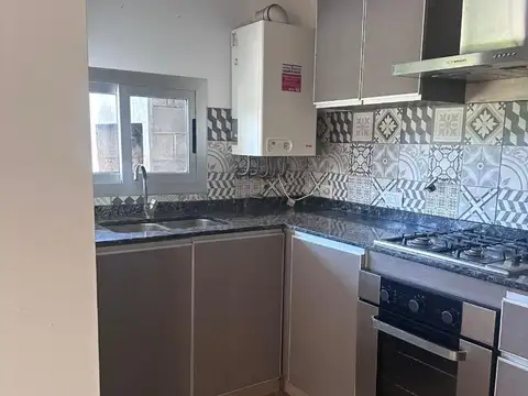 Casa en Alquiler con 1 cochera