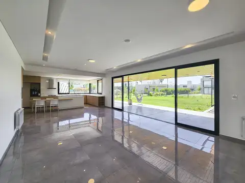 Casa en Venta en Puerto Roldan, USD 385.000