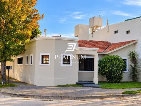 Casa en venta c/ cochera en san carlos, zona sur, salta