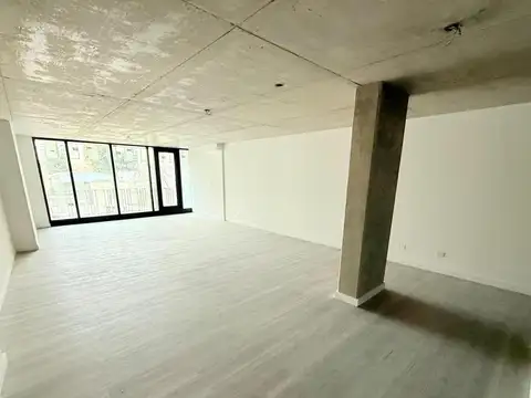 Amplia oficina a estrenar con cochera edificio de categoría