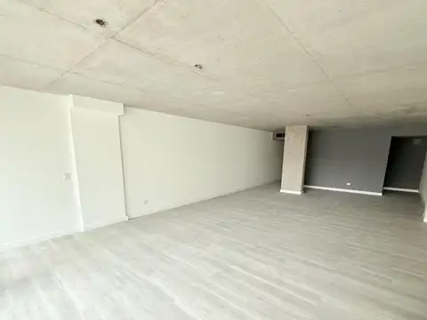 Oficina en Alquiler con 1 cochera