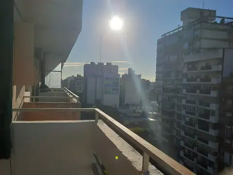 Semipiso de 2 Dormitorios con balcón al frente Pellegrini 1200 Rosario Centro