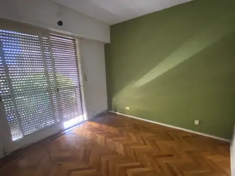 Excelente 3 ambientes al frente con balcón, todo luz, cocina, comedor y lavadero.
