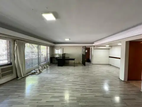 VENTA EN BLOCK! 2 LOCALES, 2 OFICINAS EN PLANTA ALTA Y UN CHALET!