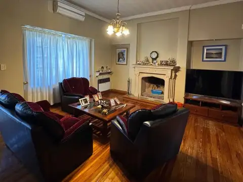 Casa 5 ambientes con 4 baños