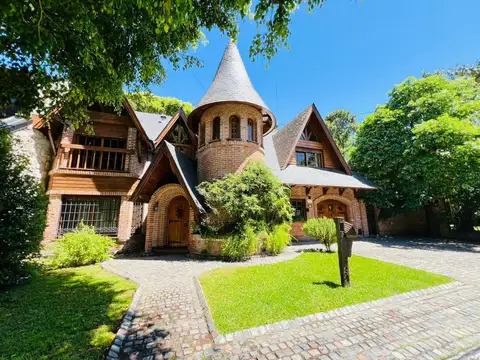 Casa de 5 Ambientes en Venta en Martínez