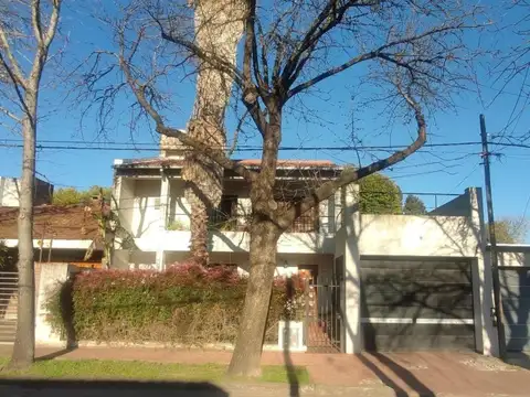 AGÛERO 4175  -  CASA 4 DORMITORIOS