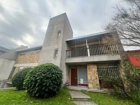 Casa 7 ambientes con 4 baños