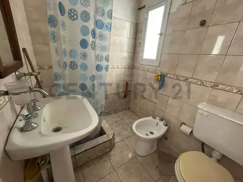 Venta departamento 2 ambientes al frente. Zona Plaza Colon.