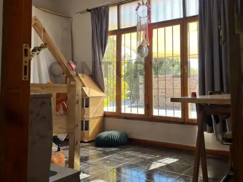 Casa 6 ambientes con 2 baños