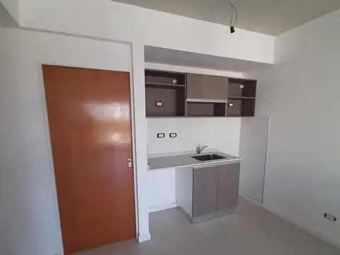 Monoambiente con balcón en alquiler Paternal