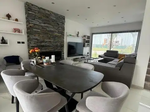 Casa en venta - 5 Dormitorios 1 Baño - Canning