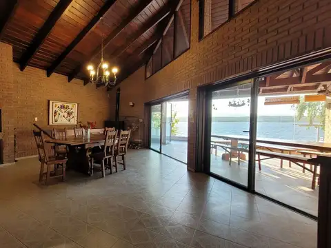 CASA FRENTE AL LAGO - COSTA AZUL