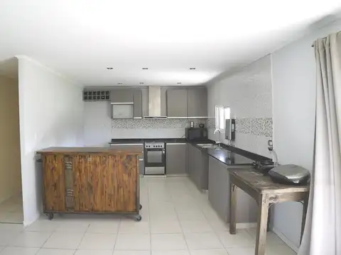 Casa en Venta con 3 cocheras