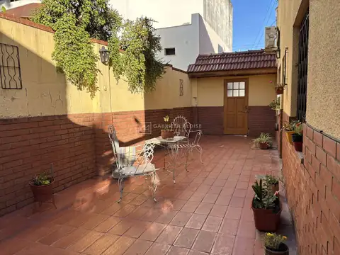 Venta de casa PH  6 ambientes apta 2 familias con jardín y piscina, Villa Bosch