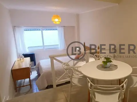 Venta departamento de 1 ambiente al contrafrente con patio, reciclado a nuevo, Plaza Colon