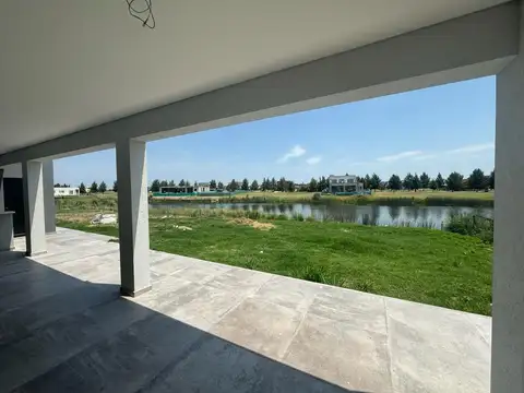 Casa 6 ambientes con 3 baños