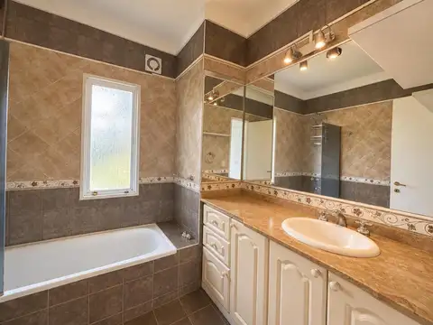 CASA EN VENTA EN SANTA ANA 4 AMBIENTES | LINDERA A SAN DIEGO