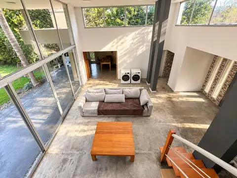 Casa en Venta con 5 cocheras