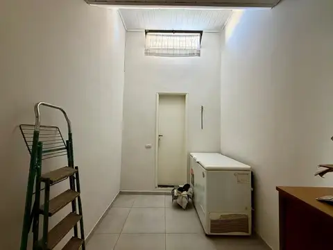 Casa 6 ambientes con 2 baños