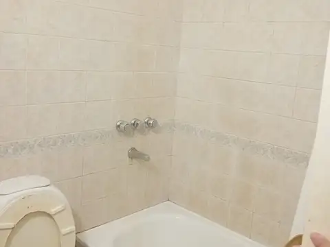 Casa en Alquiler con 1 cochera