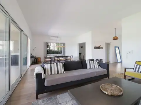 VENTA CASA 6 AMB A LAGUNA EN BARRIO SAN FRANCISCO