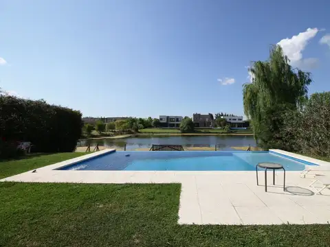 Aristóbulo del Valle 5100