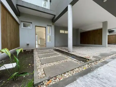 DUPLEX DE TRES DORMITORIOS EN ALQUILER EN CITY BELL 